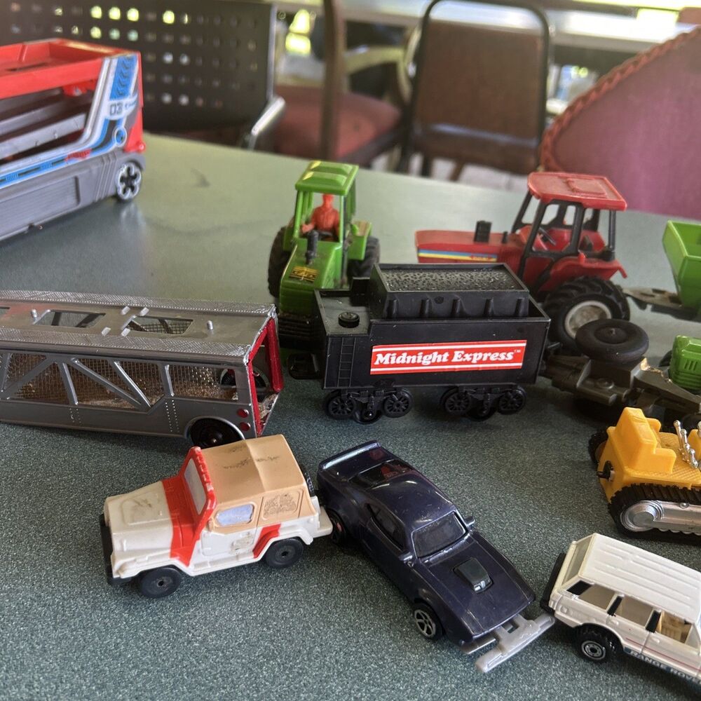 Vintage & Modern Toy Vehicle Lot 14 pc - Hot Wheels Matchbox Renwal Barclay